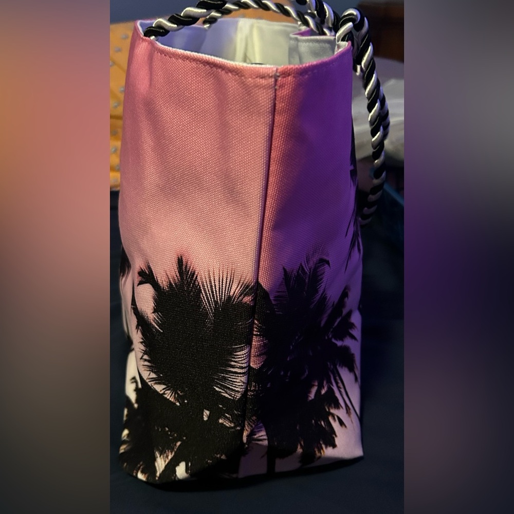 Summer beauty tote - Picture 6 of 6